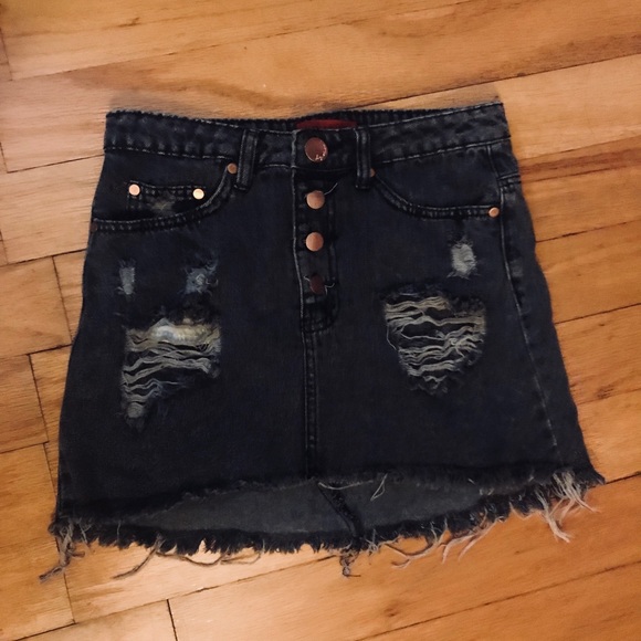 Black denim skirt - Picture 1 of 4